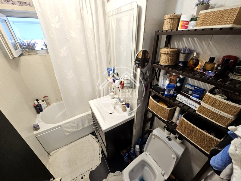 Lacul Tei, Parcul Circului, etaj 3, 53 mp, bloc 1978 reabilitat.